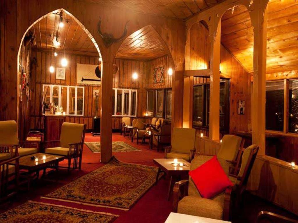 Nedous Hotel Гульмарг Экстерьер фото